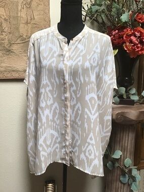 CHICO’S BEAUTIFUL TAN /WHITE BLOUSE